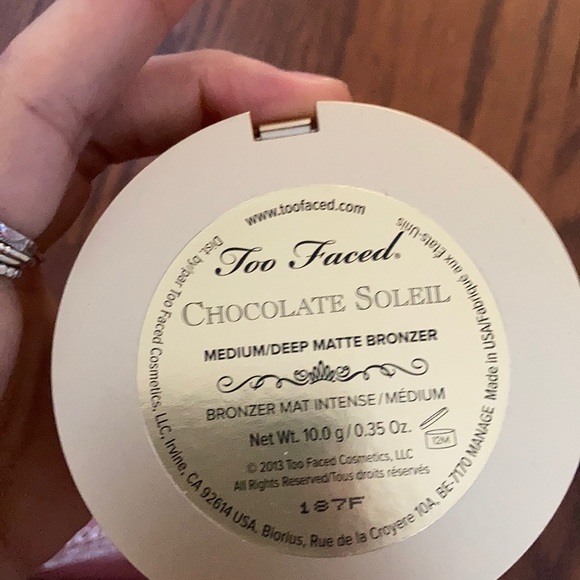 Too faced chocolate bronzer+ pancake lipgloss - Picture 4 of 4